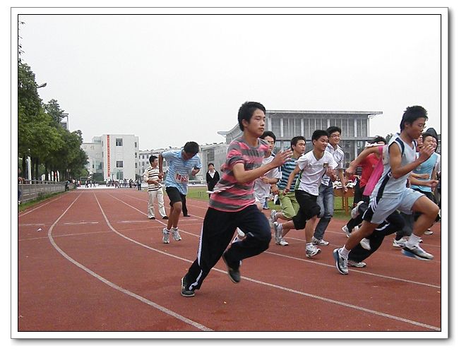  p>仪征市第二中学,简称二中,成立于1959年,位于江苏省的仪征市. /p>