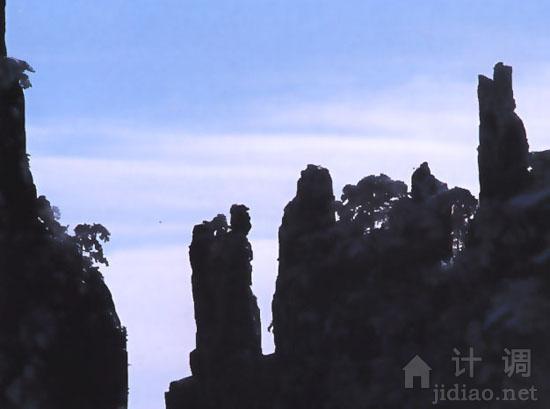  p data-id="gnx0kl0l62">松鼠跳天都为黄山耕云峰上一巧石,酷似活泼