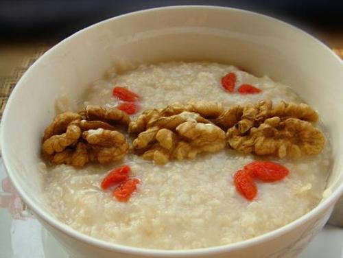 枸杞核桃仁燕麦粥