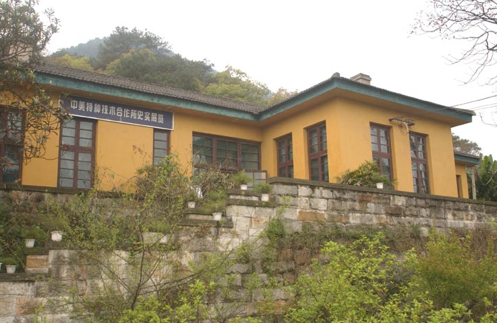  p data-id="gnx255sqzl">梅园旧址位于重庆市沙坪坝区西北郊钟家山