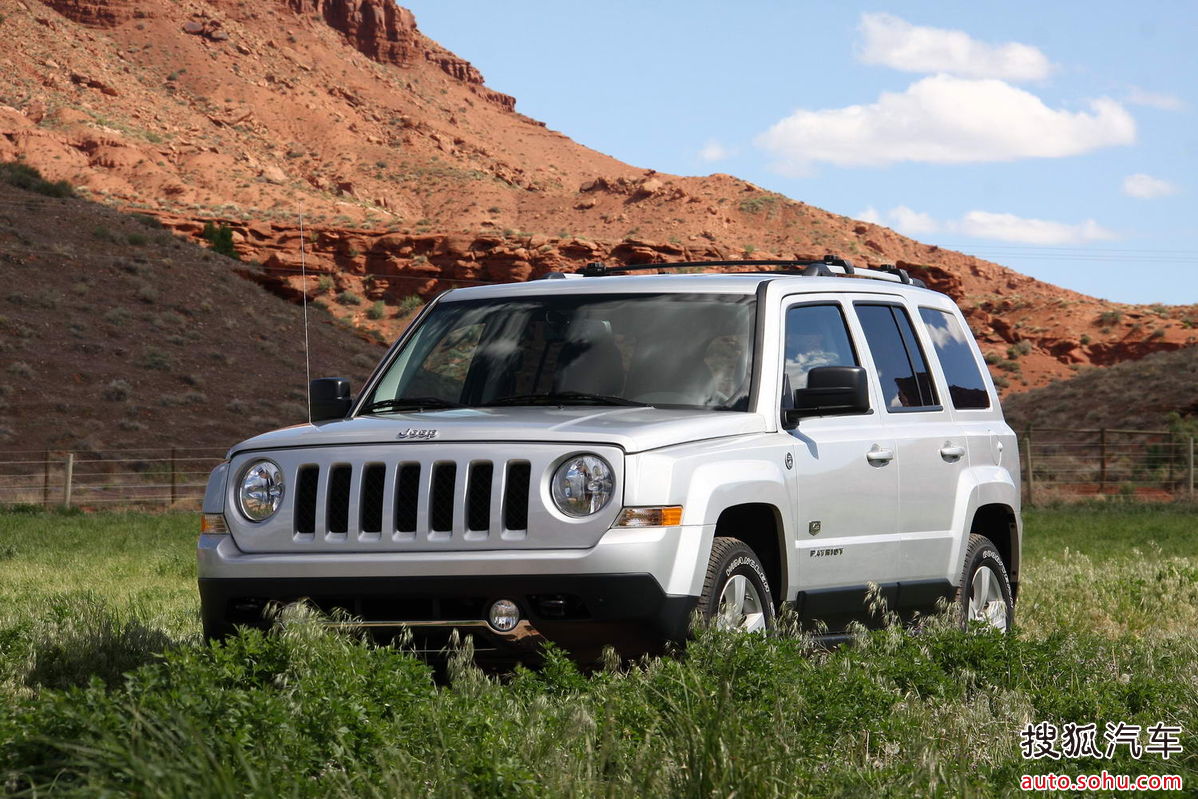  p>自由客指的是jeep品牌旗下一款偏重公路性能的城市型suv,同时也