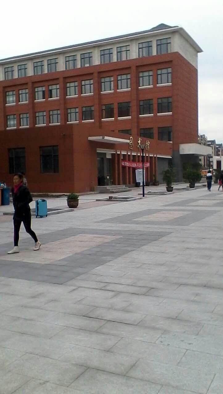  p>海城市腾鳌高级中学是一所历史悠久的全日制普通高中,是一所具有