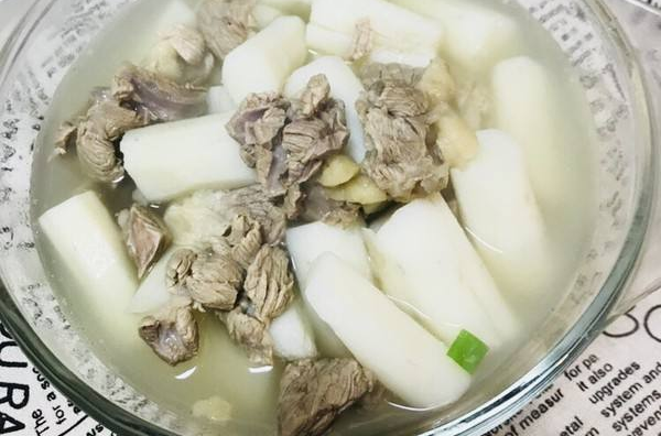  p>山药炖牛肉,即以 a href="#" data-lemmaid="414450">山药 /a>和 a