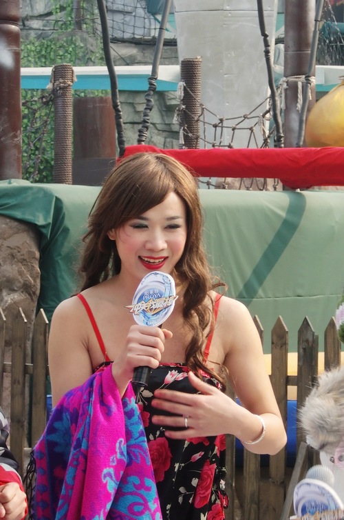  p>孔雀哥哥 原名刀阁李拉(李大勇)云南东川人,中国第一反串主播,综艺