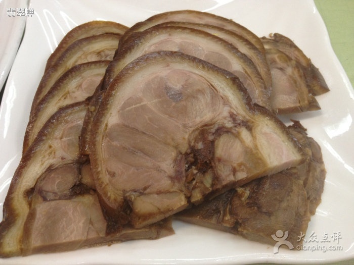  p>卷肘花是一道美食,主要制作材料有猪肘,调料有酱油,花椒,料酒等.