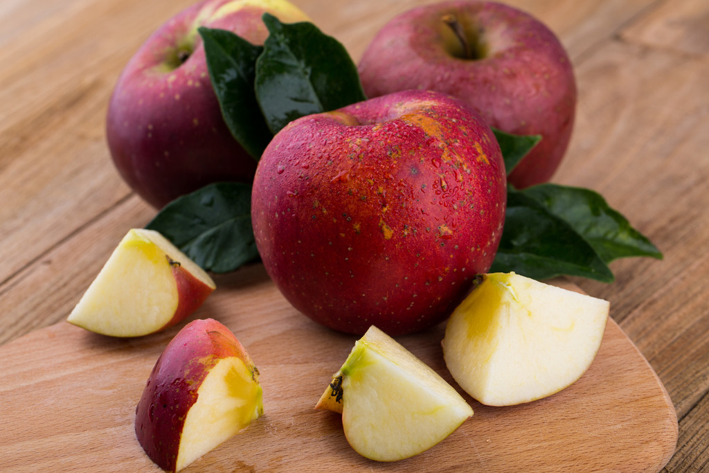  p>苹果是 a target="_blank" href="/item/蔷薇科">蔷薇科 /a> a