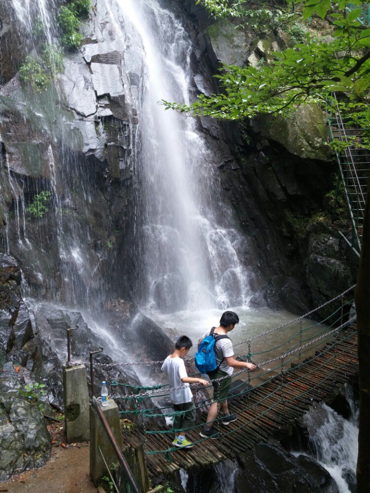 藏龙百瀑