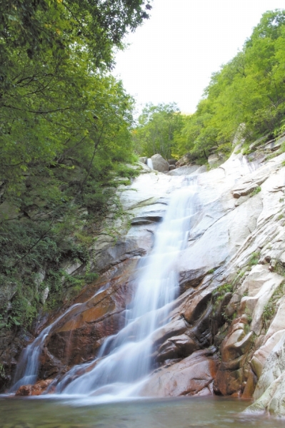  p>神牛大峡谷,尧山的北麓,由神牛峡,通天谷,聚仙阁,神牛峰等景区景点