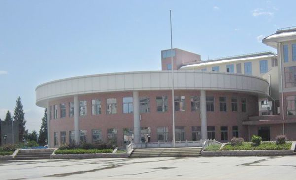 简称 a href="#" data-lemmaid="18067122">郧阳区一中 /a>,位于湖北