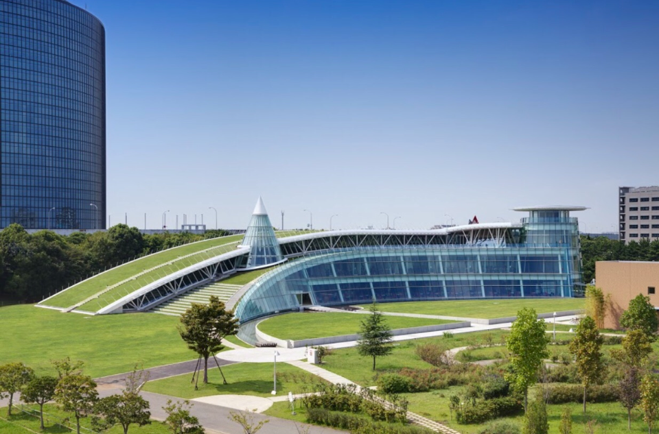  p>神田外语大学简称为"kuis",位于世界著名企业林立的幕张区,是国内