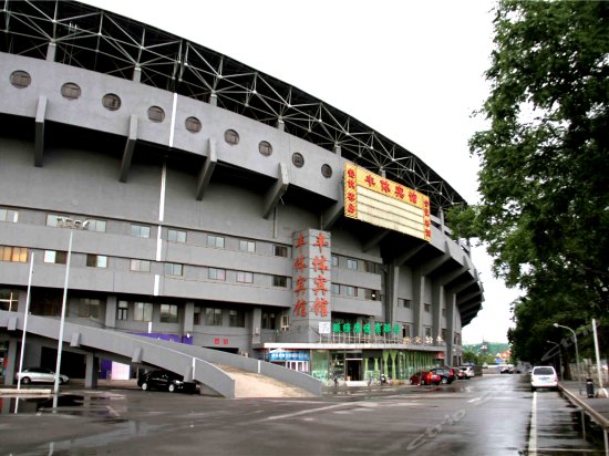 href="#" data-lemmaid="8046012">丰台体育中心 /a>主建筑群西侧,距