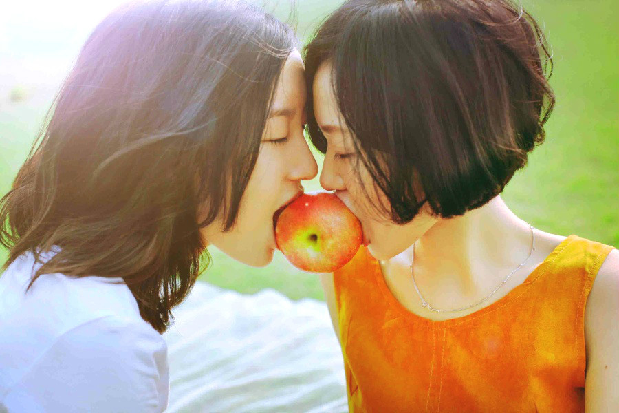  p>女同性恋,又称女同,拉拉,蕾丝边, a target="_blank" href="/item