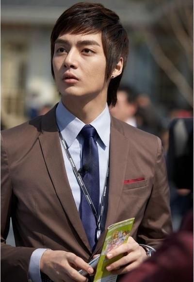  p>金俊(kim jun),本名金炯俊,1984年2月3日