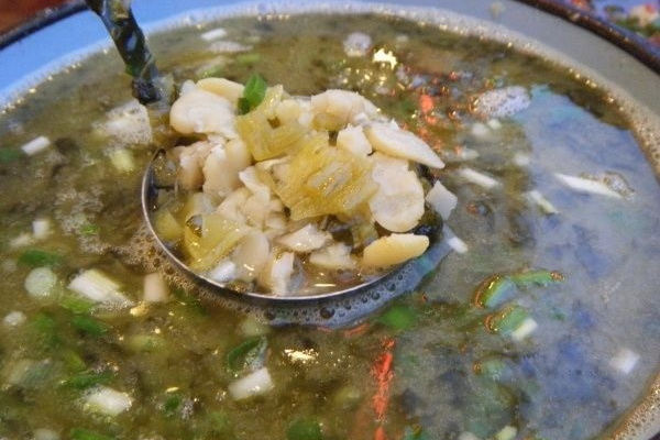 酸菜蚕豆汤