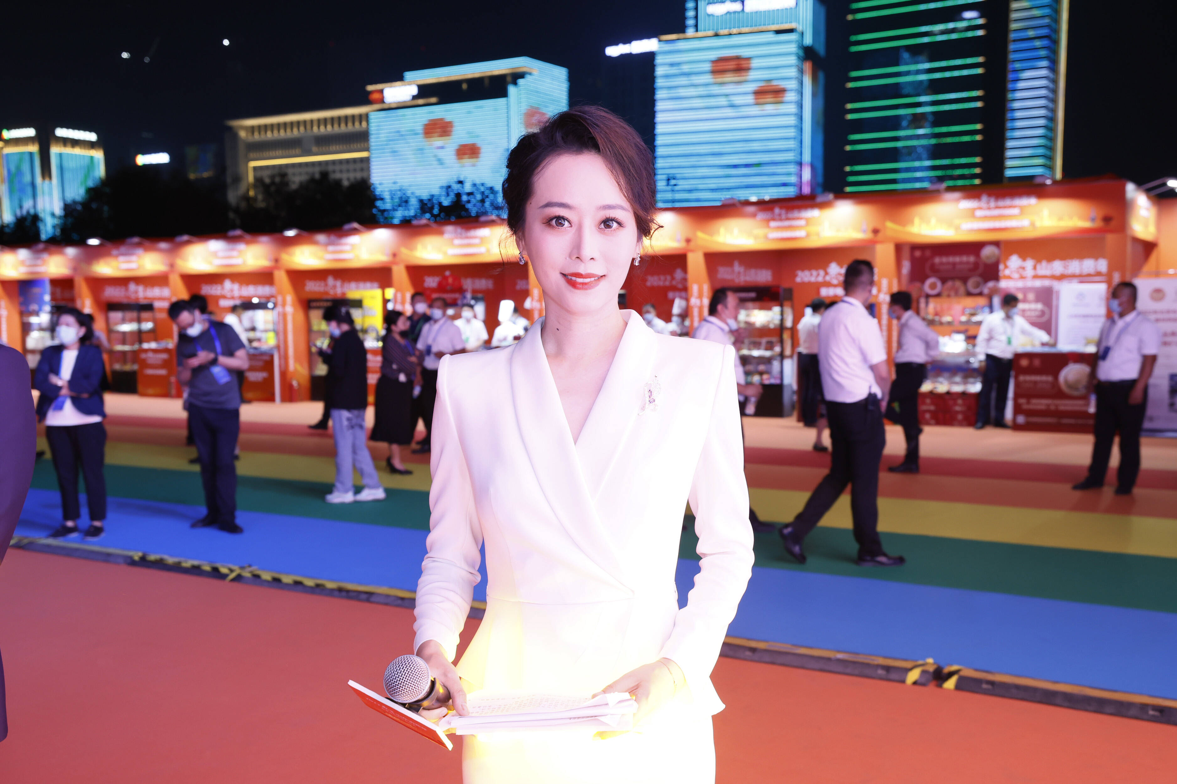 class="ref" data-ctrid="tgs1xistqa2b">徐单,女,山东卫视主持人