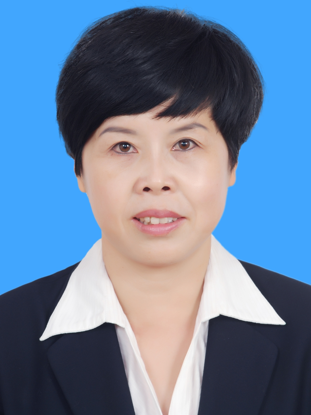 钟雪华,女,畲族,1971年4月出生,浙江文成人,1991年08月参加工作