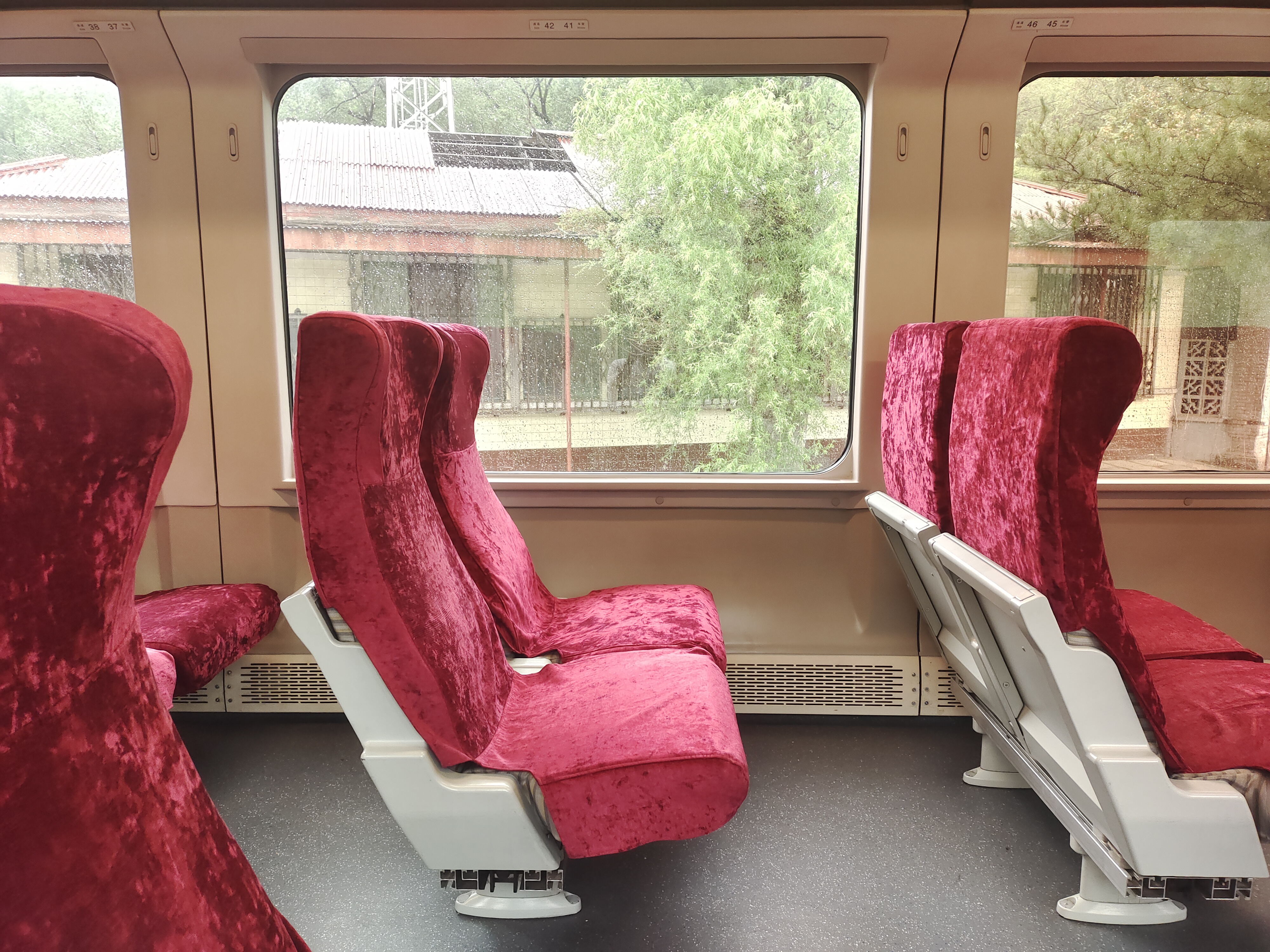  p data-id="gnyuzm6qua">软座,中国火车的座位一种,常见于 a target=