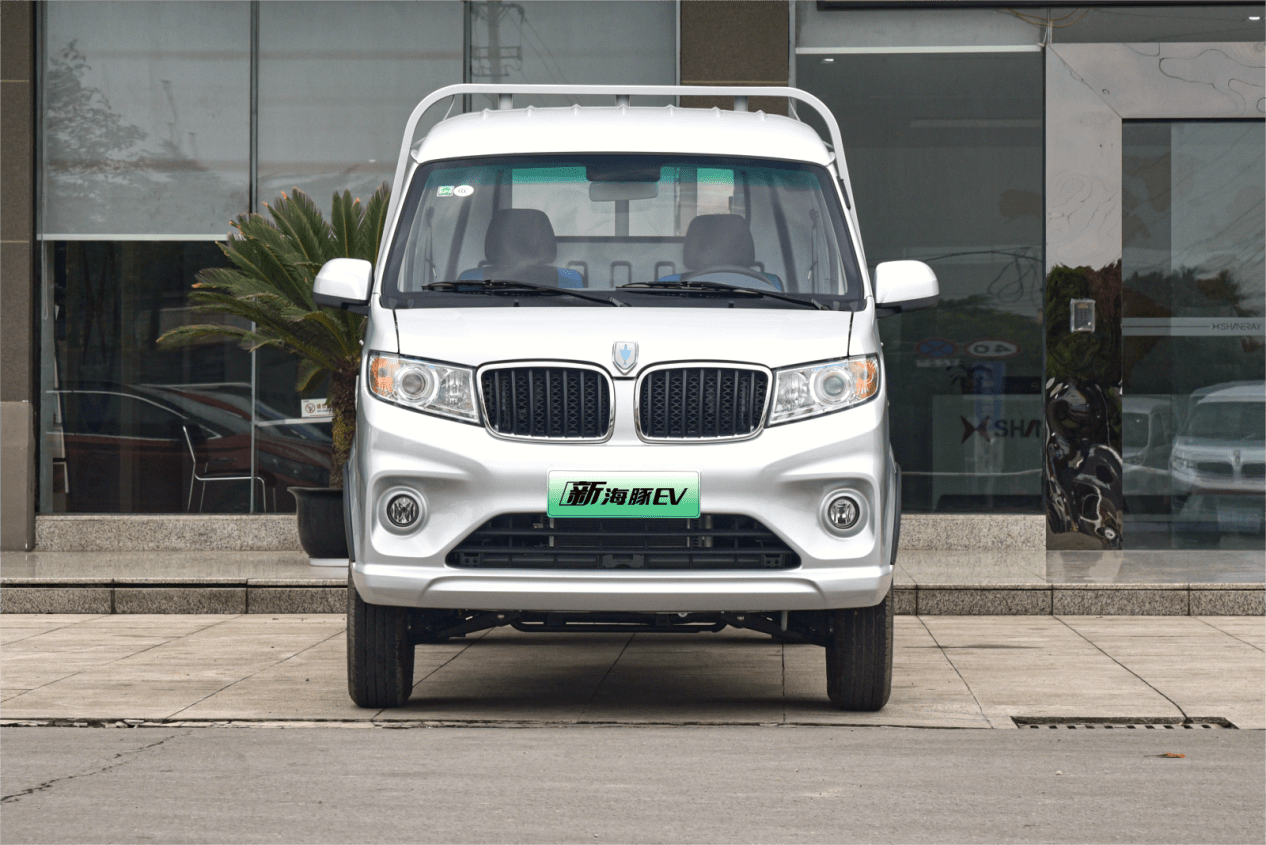 go">新海豚是一款由鑫源金杯汽车研发生产的于2023年发布的电动载货车