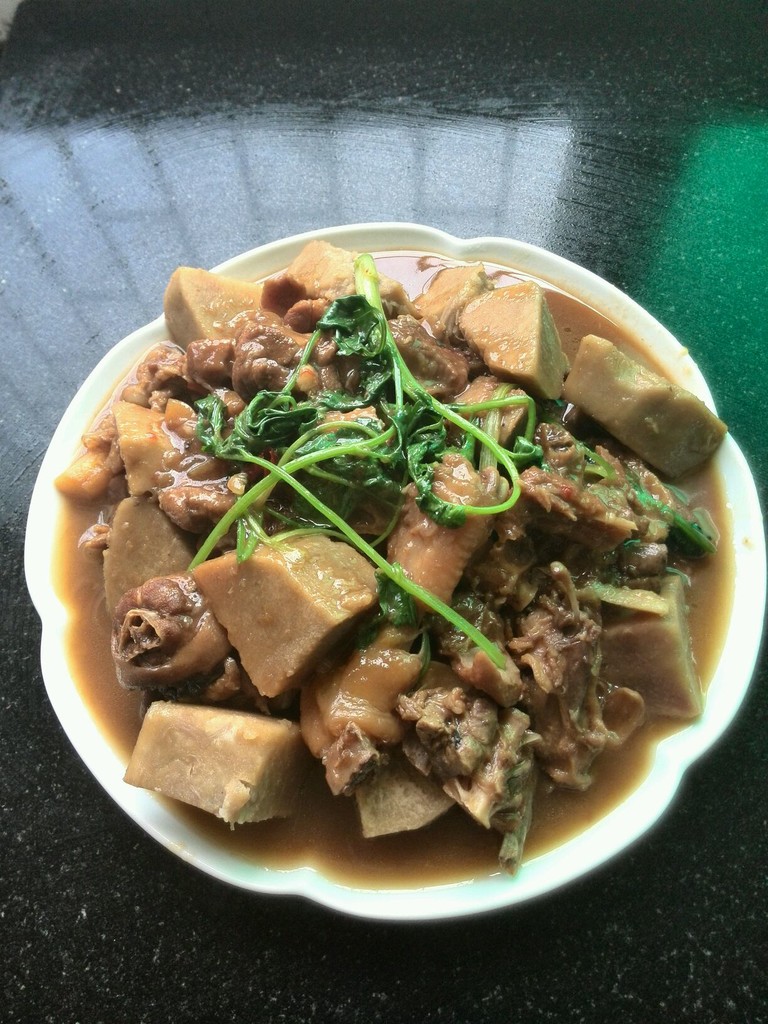 芋头焖鸭