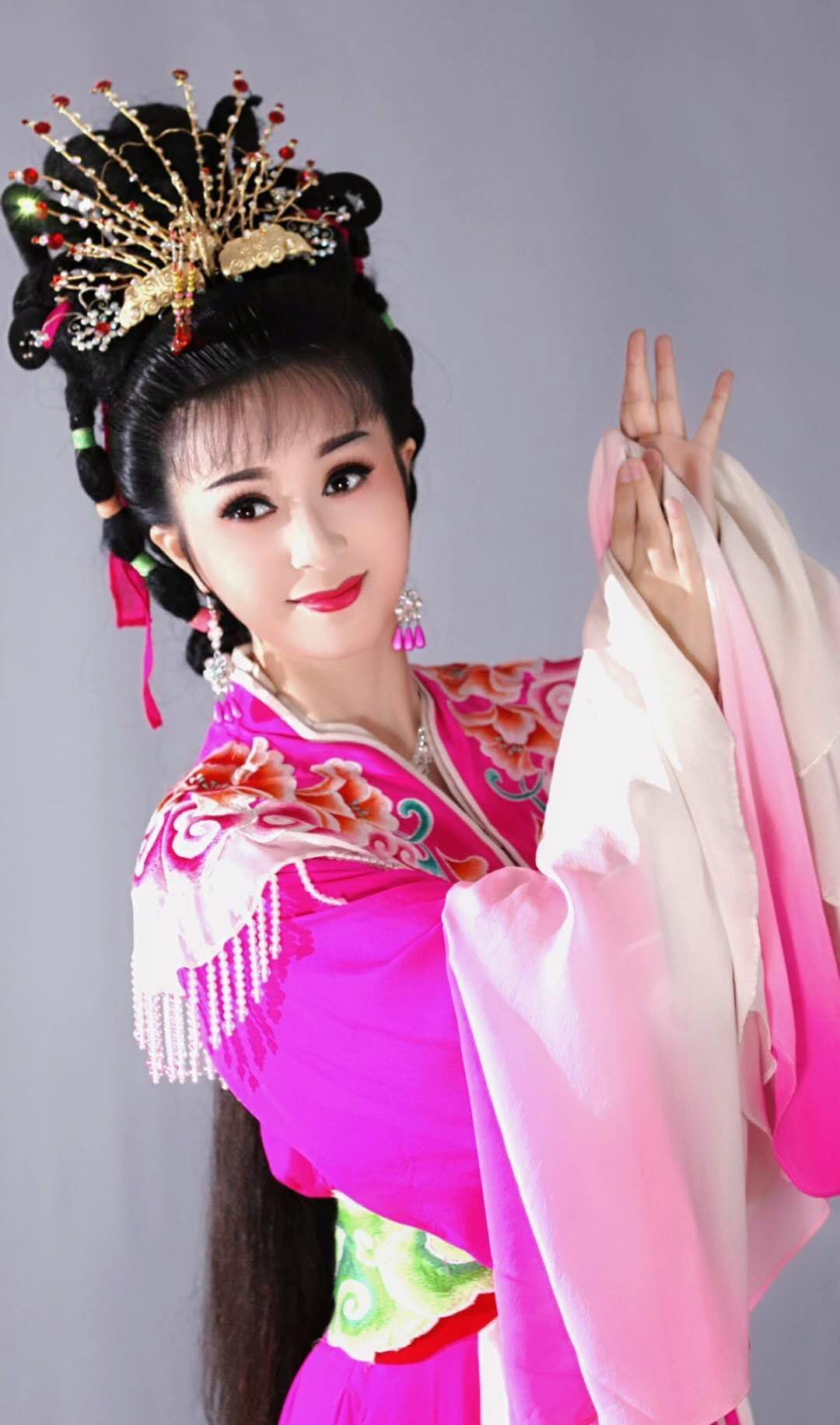  p data-id="go063ufx6c">袁媛,毕业于安徽省艺术学校,中国黄梅戏女