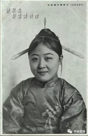 三把刀：将兵器戴在发髻上的女人们 ｜ 传统的服饰_百科TA说