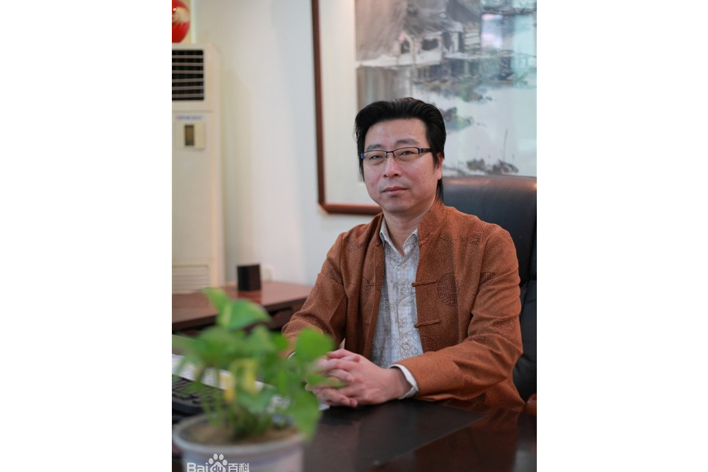 癫狂草书家,画家,篆刻家,现任岭南国画院院长,郑一粟书画培训学校校长