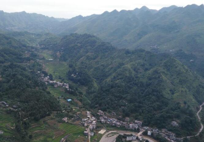  p>中寨苗族彝族布依族乡,隶属于贵州省六盘水市六枝特区,地处 a