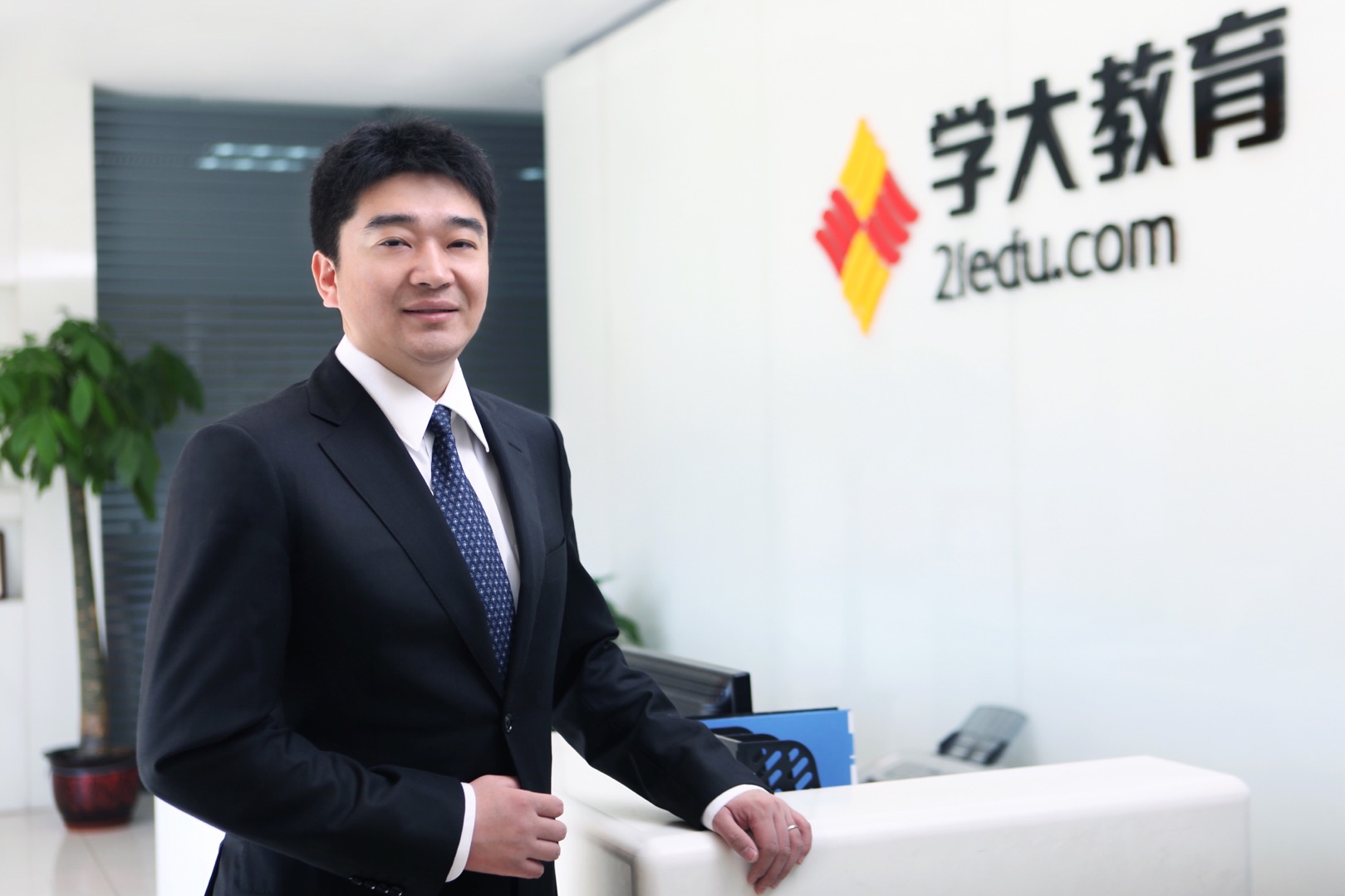  p data-id="gnwptmipns">金鑫,男,生于1977年,籍贯江苏,学大教育创始