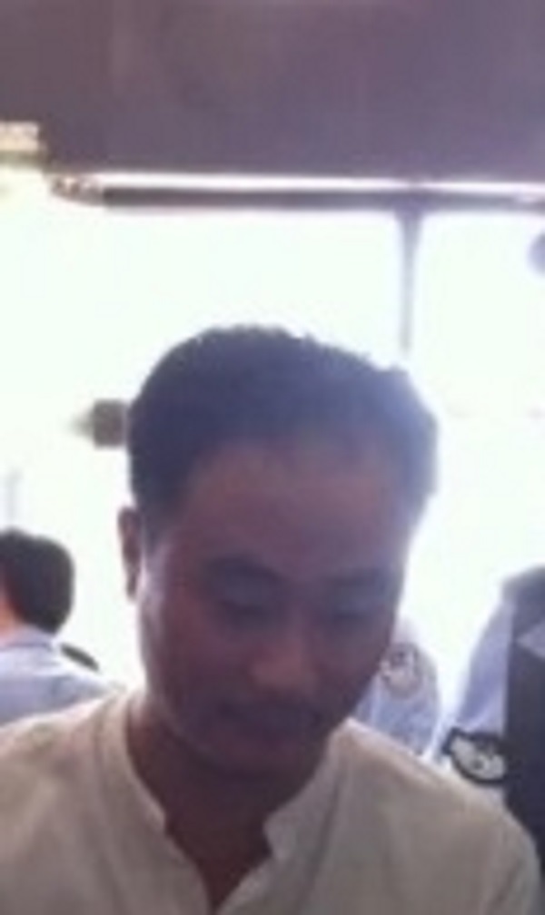 于2012年2月20携款逃跑,其跑路事件被称作"鲤鱼门",此事造成了极大的