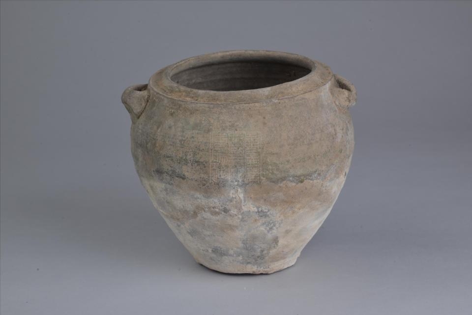 明双耳灰陶罐