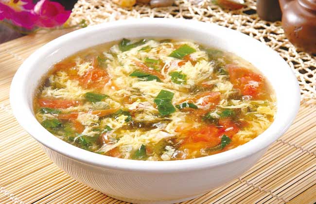  p>番茄紫菜蛋花汤需要的原料有西红柿,紫菜,鸡蛋,葱花,生抽,盐,味精