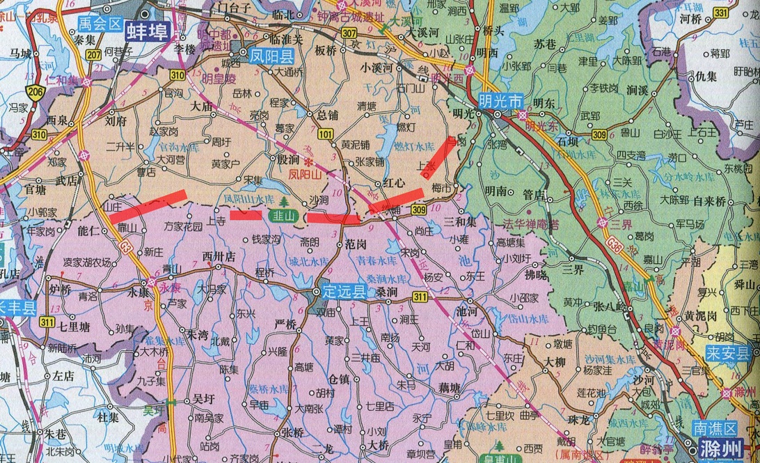 处于江,淮之间丘陵地带,处凤阳县南部与定远县北部交界处,近东