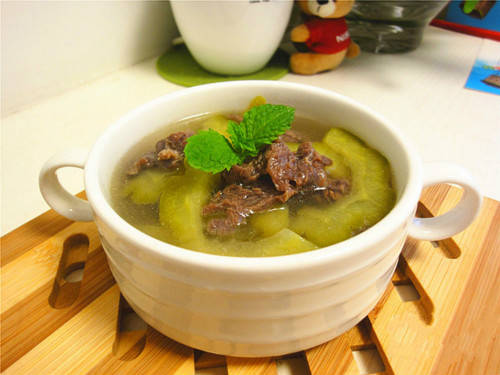 莴笋滚牛肉汤