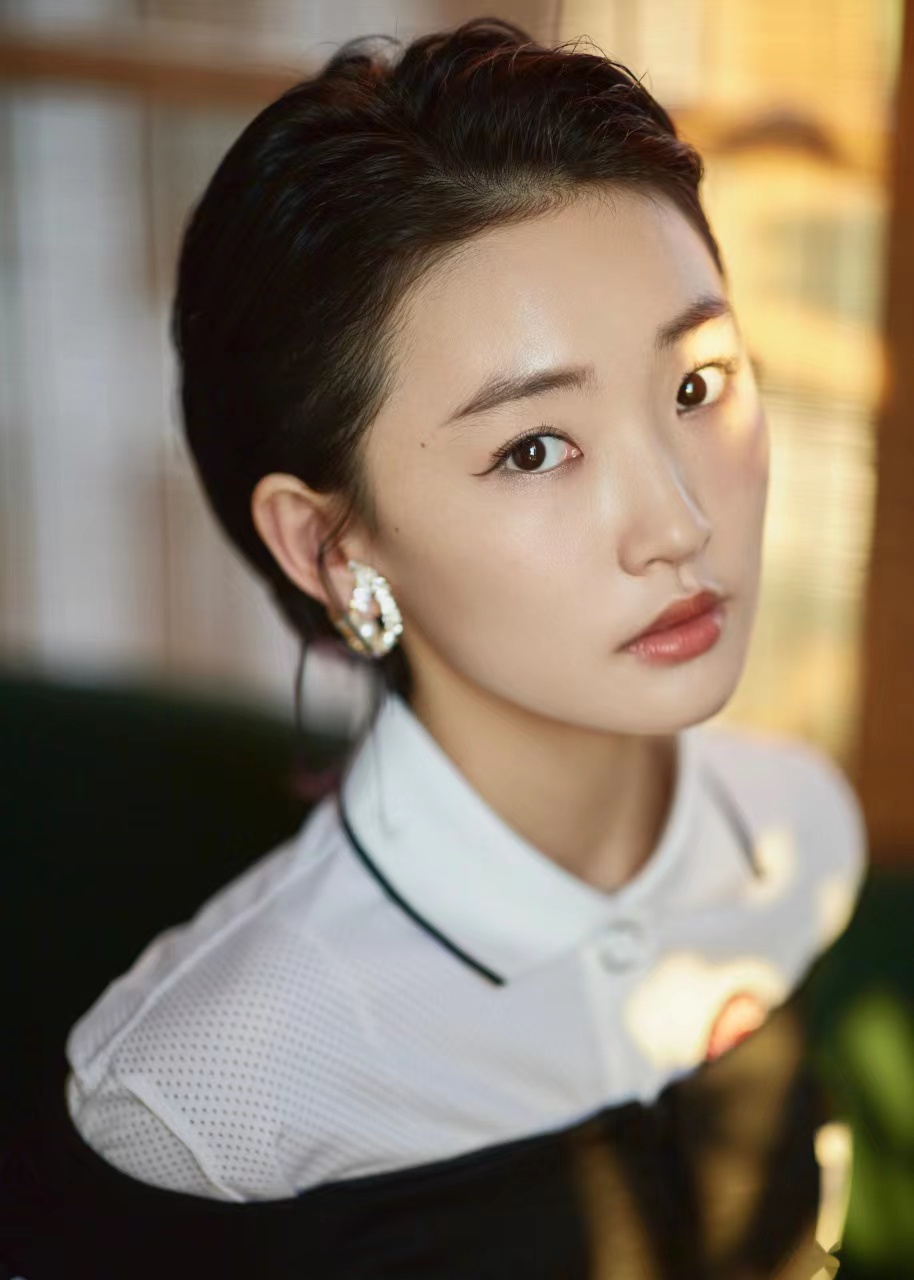  p data-id="gncoen4g4s">周依然,1996年10月30