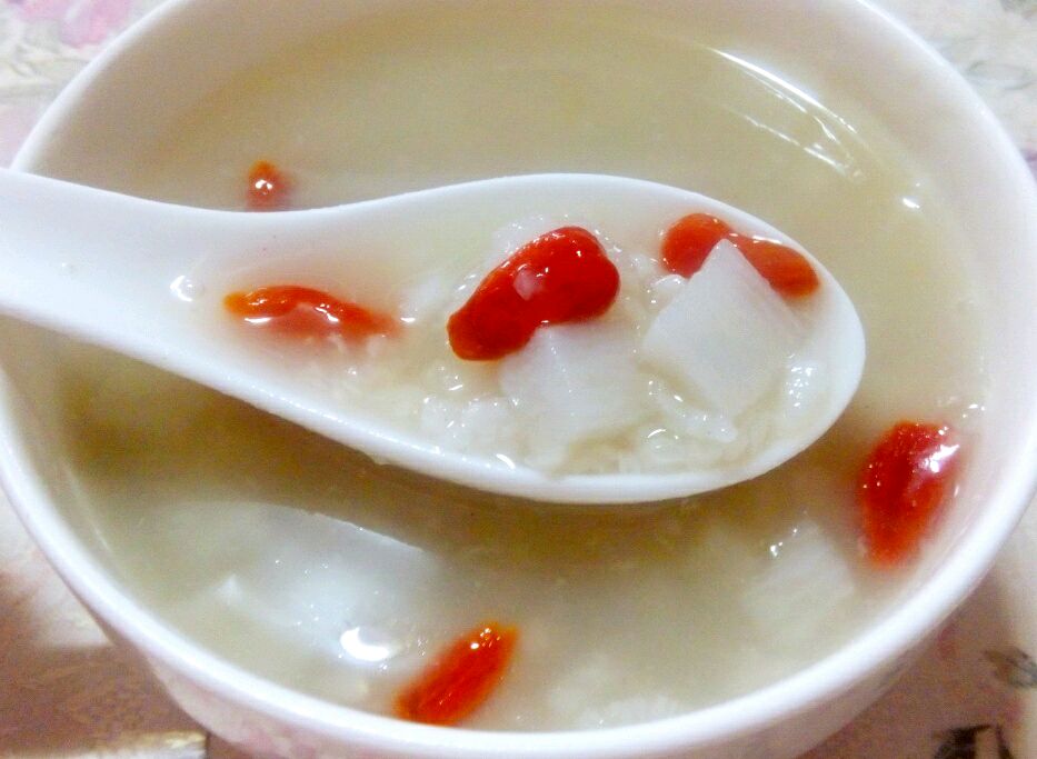  p>白术茯苓粥是一道以白术,茯苓为主要食材制作的药膳,有健脾行水的