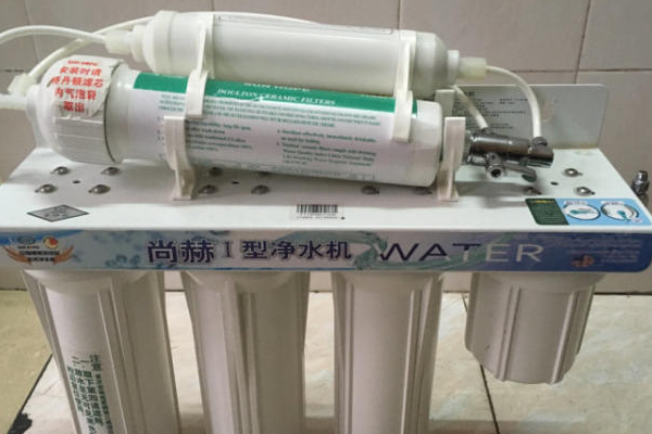 p>尚赫水机又名尚赫活水机尚赫净水机,共由6道滤芯组成,英,美,日三个
