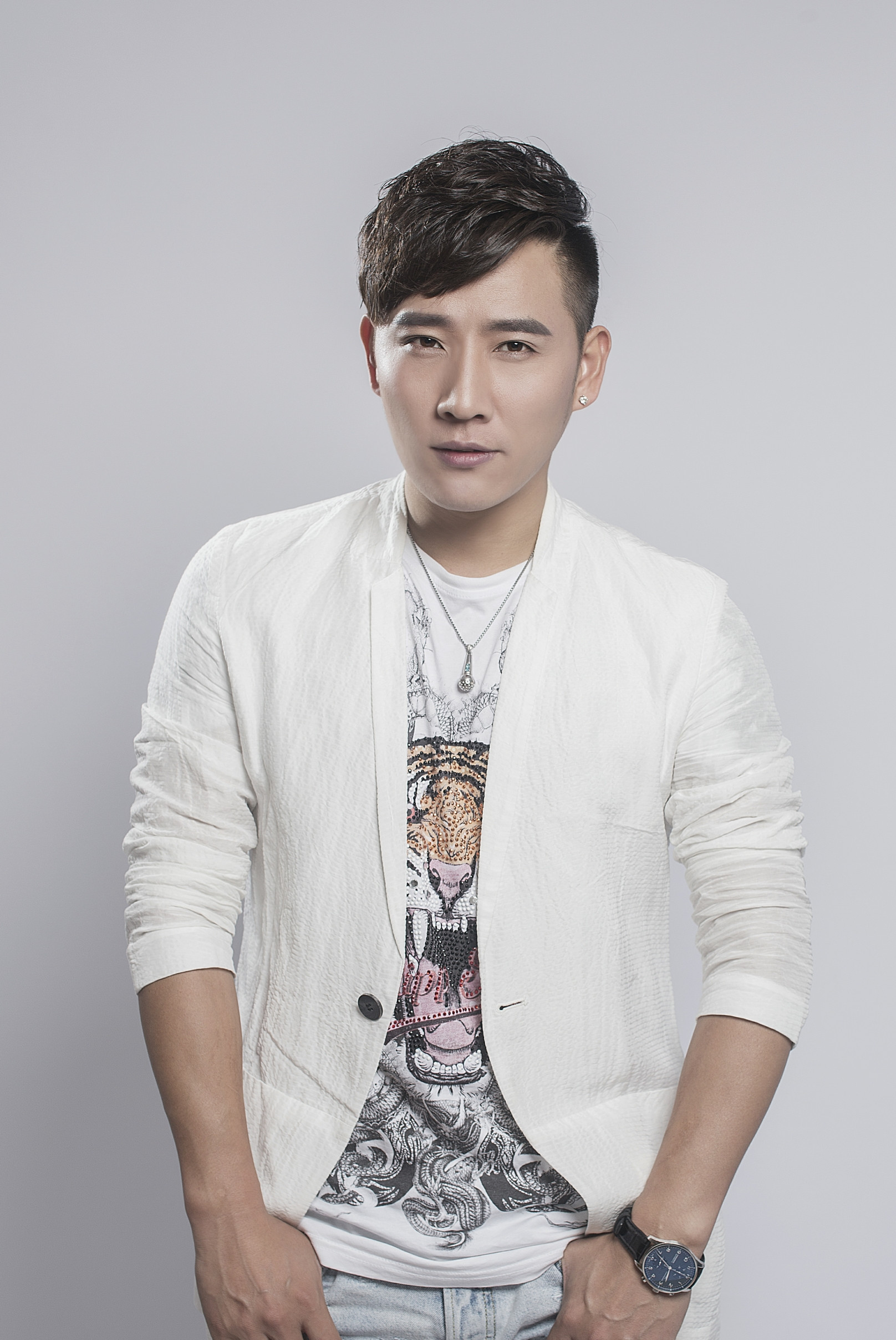 data-ctrid="slt1f9gppl5m">雷雨,1980年8月29日出生,内地男歌手,代表