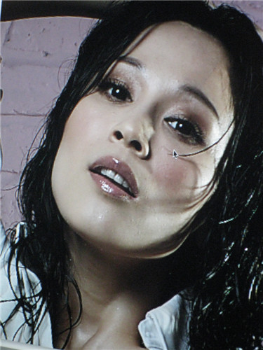 于浙江省金华市浦江县,毕业于浙江省艺术学院越剧表演班,中国女演员