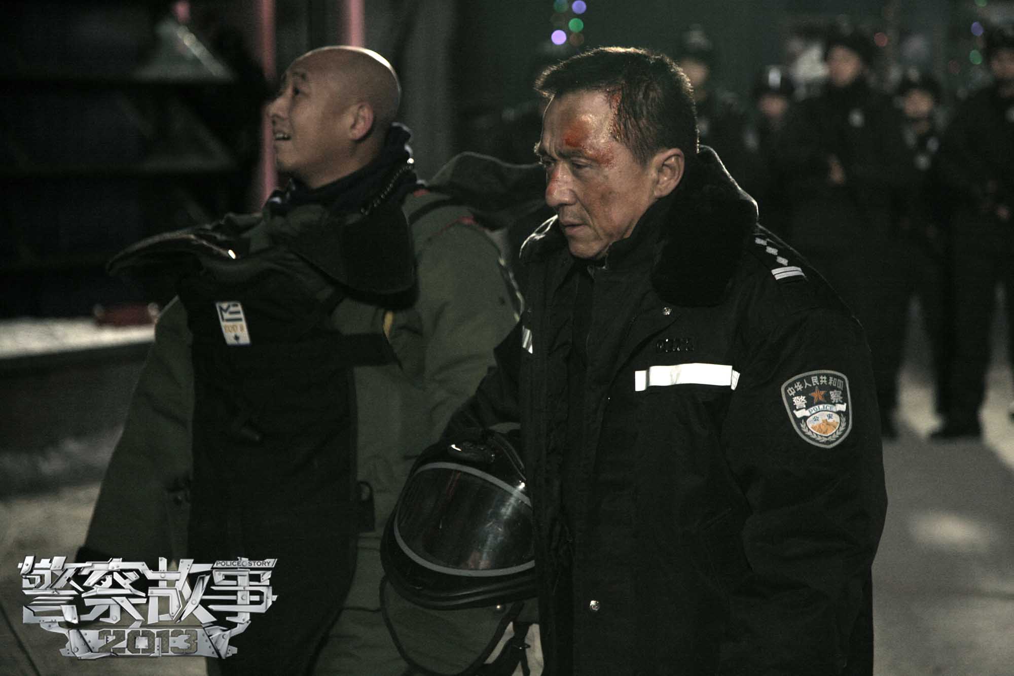  p>《警察故事2013》由万达影视和星光灿烂影视文化有限公司出品的