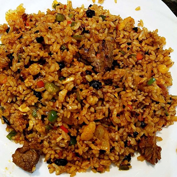  p>豆豉鸡肉炒饭,原料有过夜 a target="_blank" href="/item/米饭