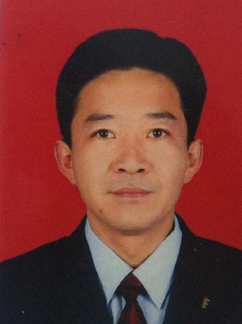  p data-id="gnb2iyb9xh">鲁文,男,汉族,本科