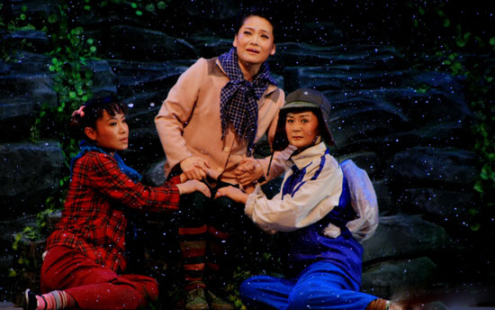 主演的中国第一部彩色 a target="_blank" href="/item/沪剧/1438747"