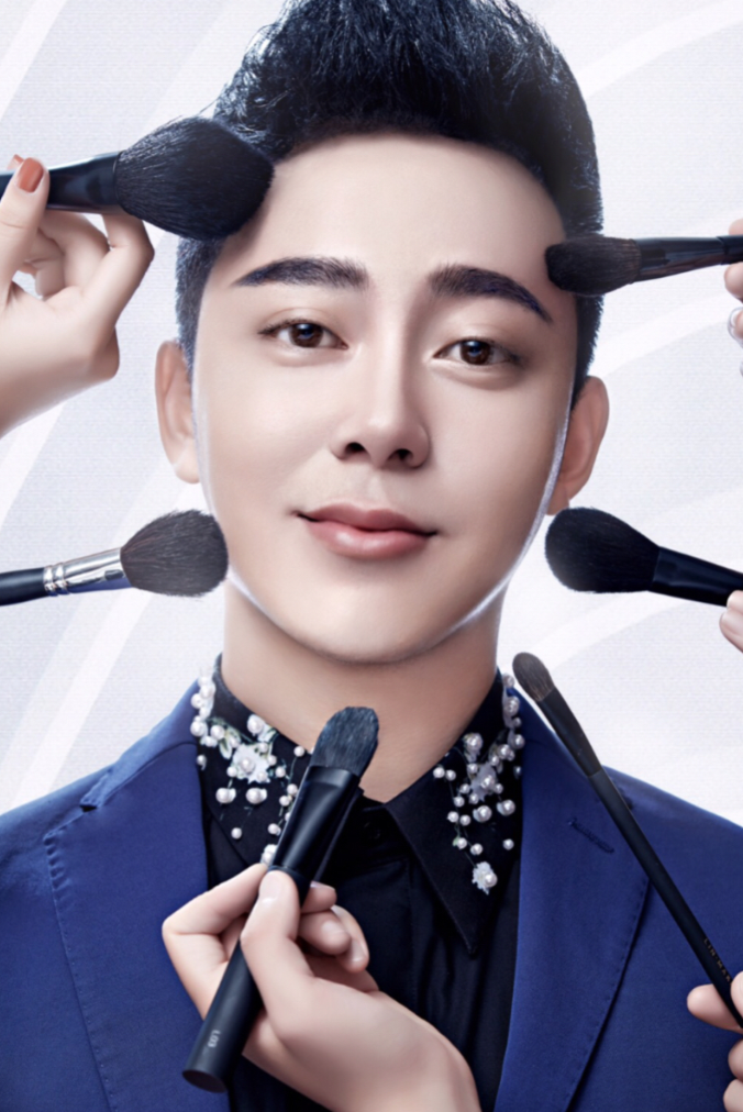 男,国家高级形象设计 a target="_blank" href="/item/造型师/7195468