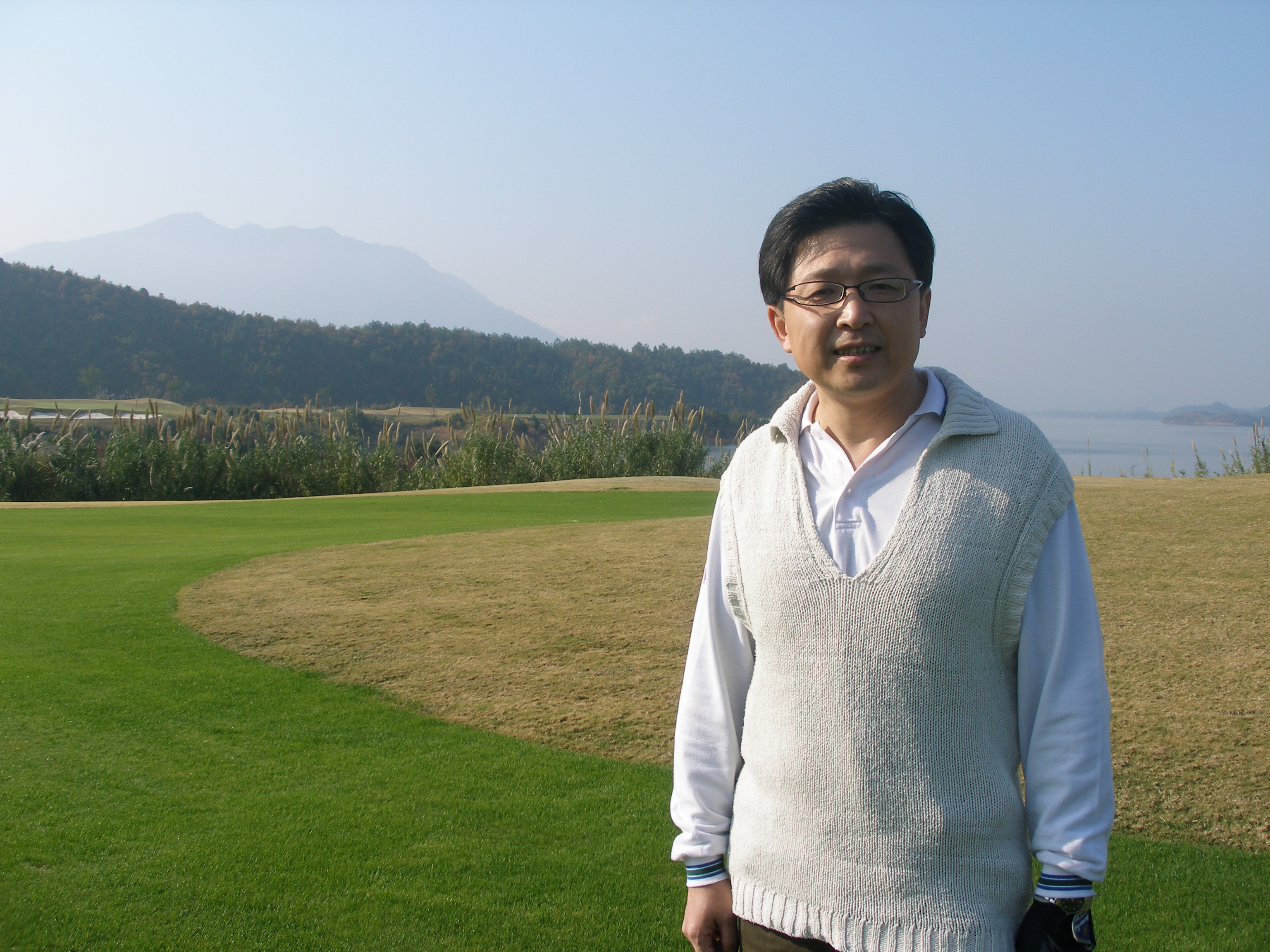 abfy5">谭希和,1959年4月10日出生于中国陕西省西安市,中国内地男演员