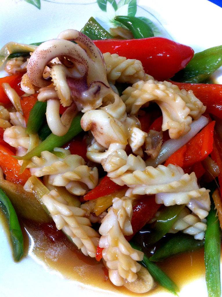  p data-id="gnbszn7vxq">爆炒鱿鱼,是用鱿鱼制作的一道家常菜.