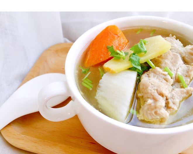  p>山药胡萝卜排骨汤是一道美味的家常菜,材料有 a target="_blank"