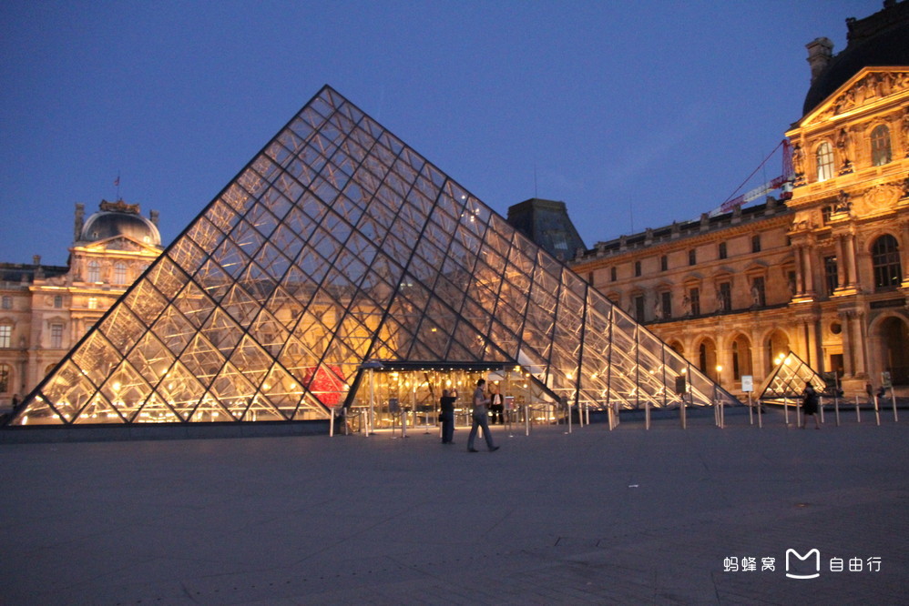  p>卢浮宫(法语:musée du louvre).