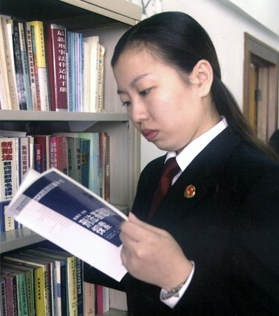  p>李楠,女,天津市滨海新区人民检察院公诉处正科级检察员. /p>