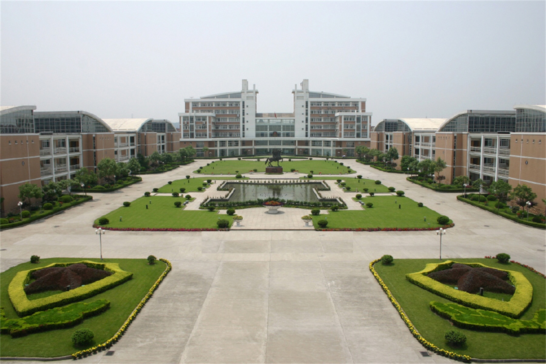  p>浙江警察学院( i>zhejiang police college /i>),坐落于浙江省 a