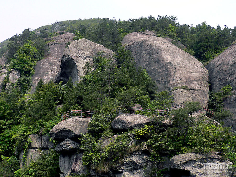  p>南嵩岩景区,省级风景名胜区,素有"神山佛国"之称,位于浙江省温岭市